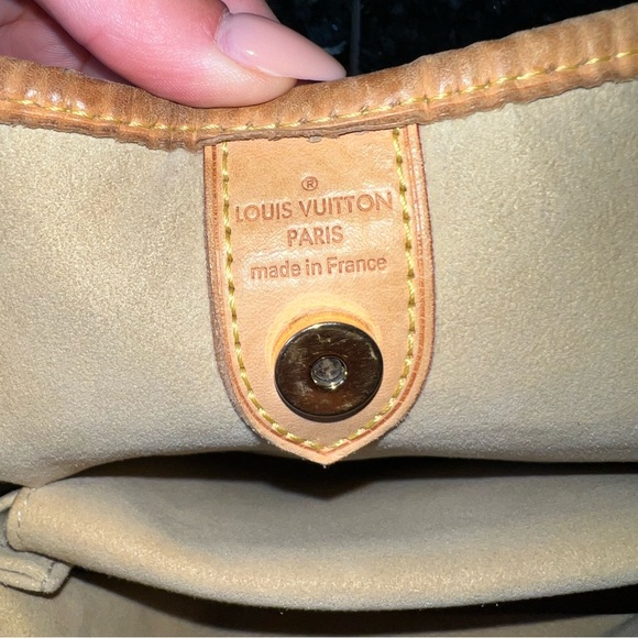 LOUIS VUITTON - Picture 9 of 10